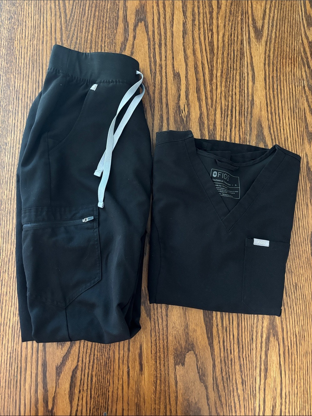 Figs Black Set - one pocket short sleeve (s) and Zamora jogger (xs tall)